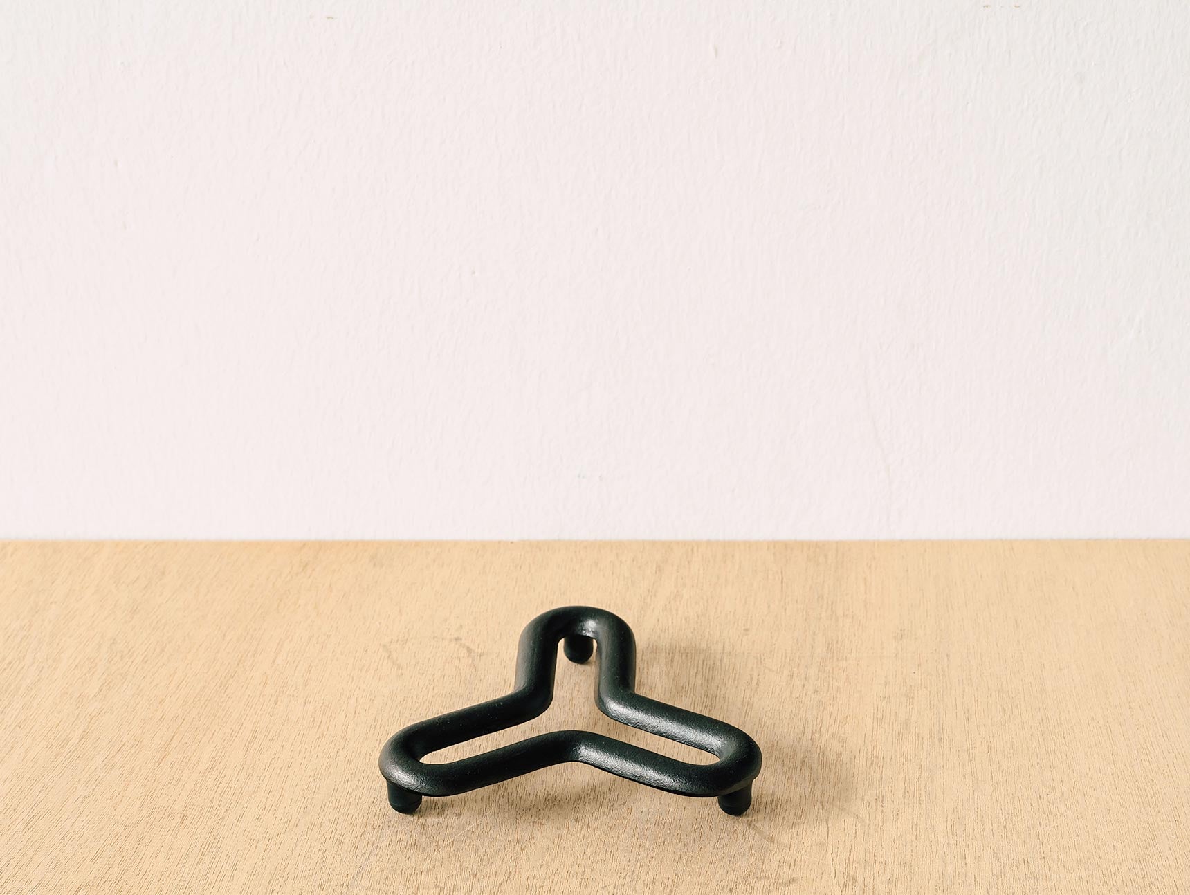 Nambu Tekki Pot Stand – Three Poles