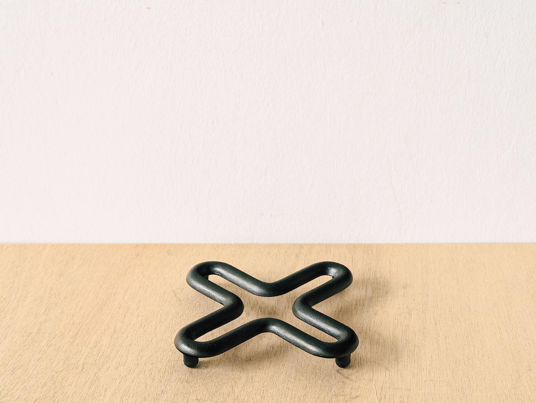 Nambu Tekki Pot Stand – Four Poles