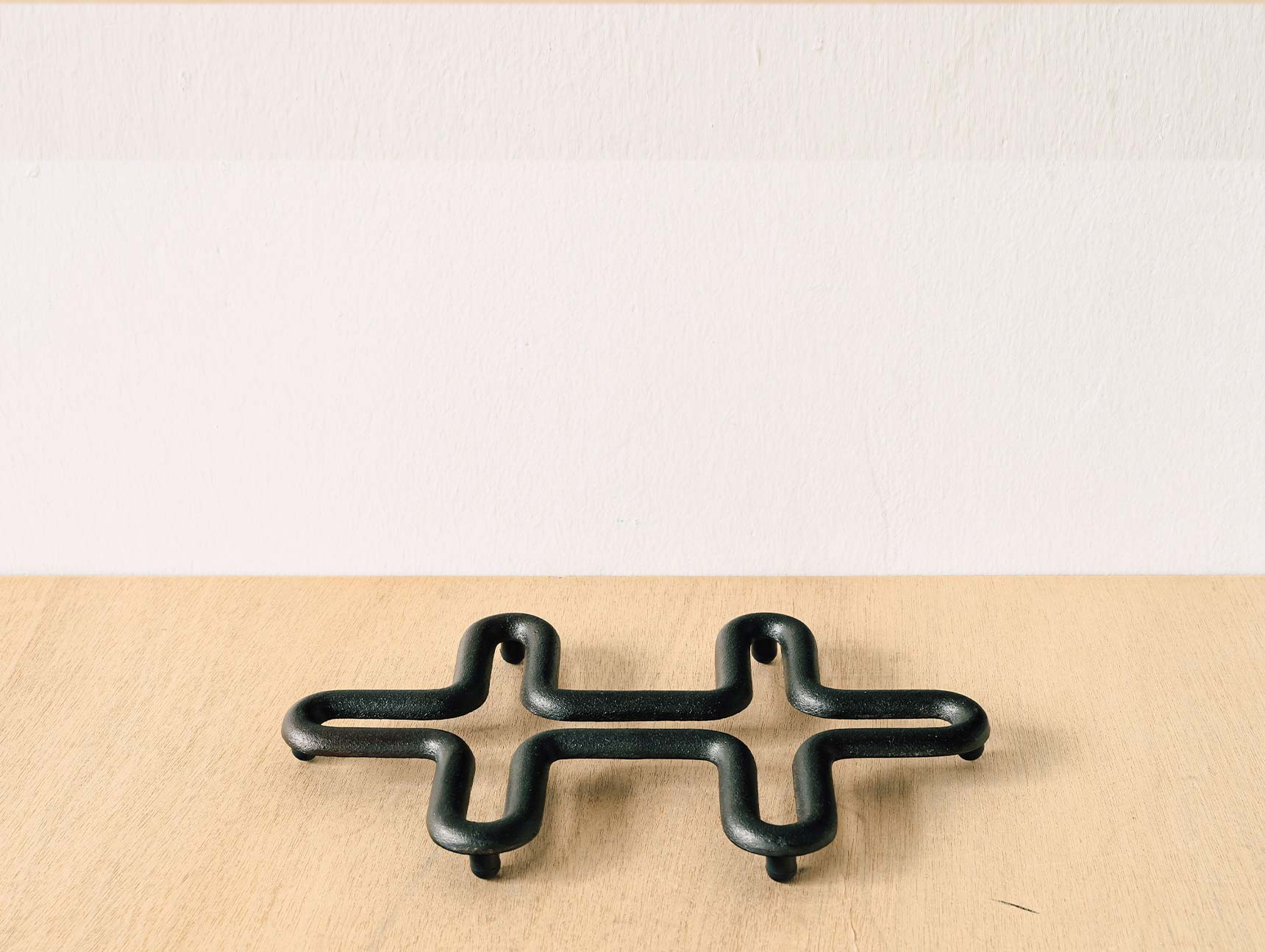 Nambu Tekki Pot Stand – Elongated