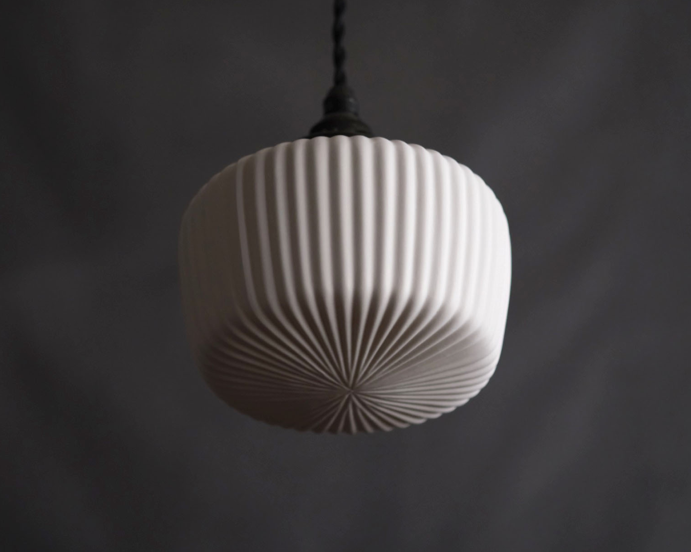 【美品・モダン】Arc−pendant light(電球無)/ホワイト Porcelain Pendant - Arc M (Close) – Aa Furniture