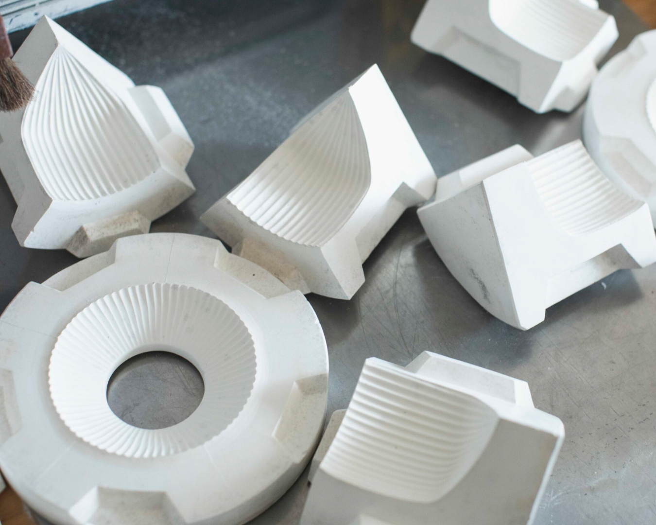 Porcelain Pendant - Arc S (Close)