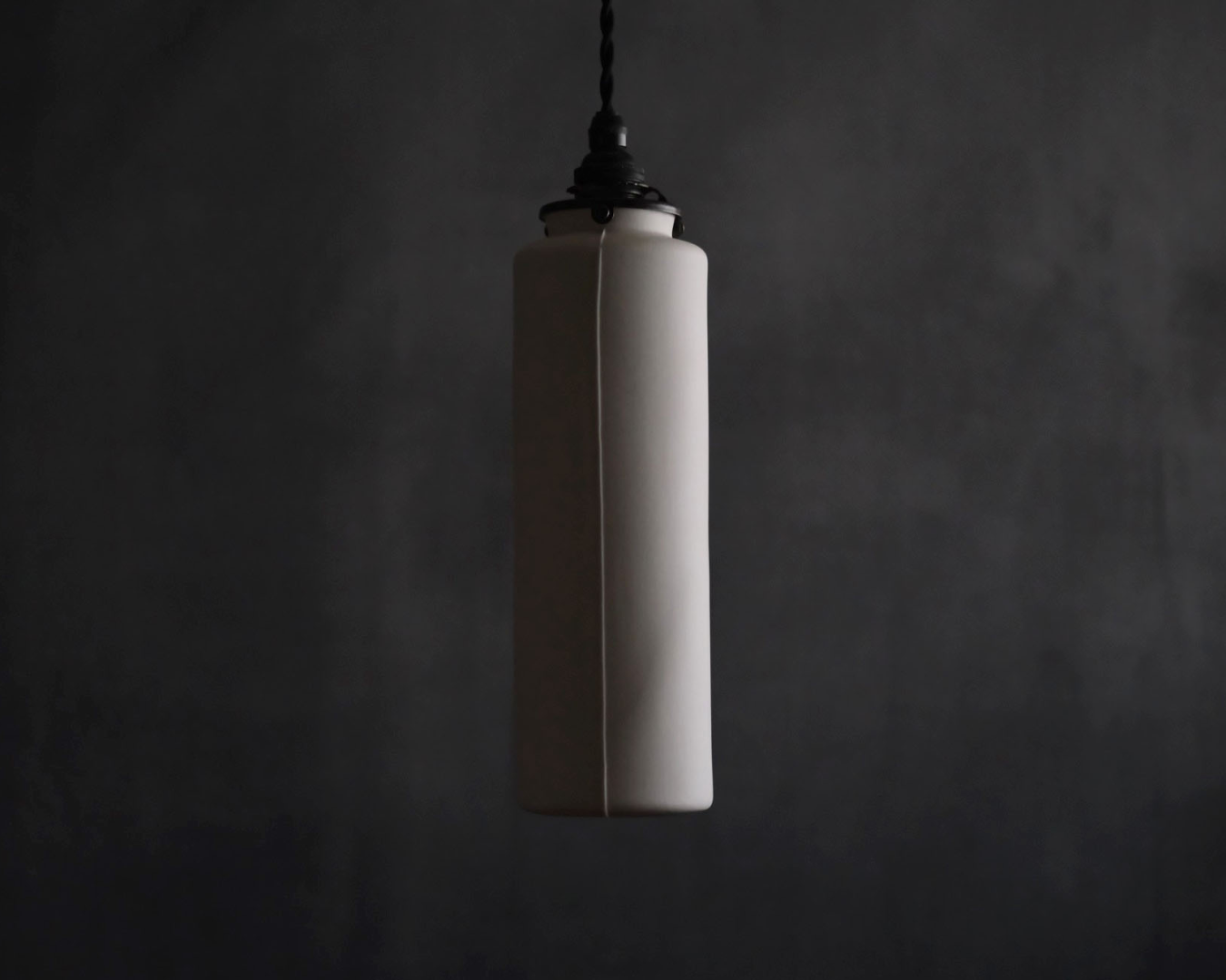 Porcelain Pendant - Beam M (Close)