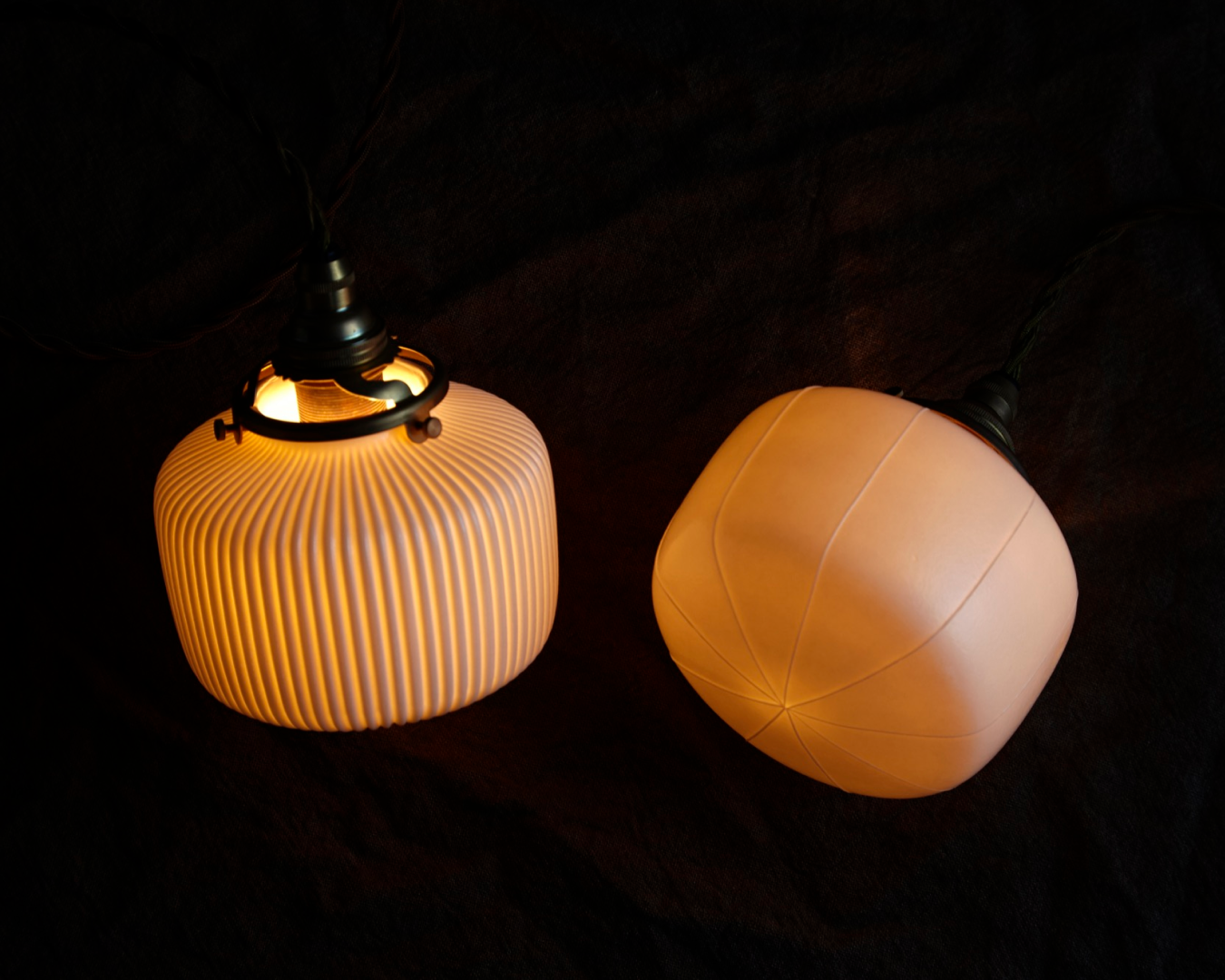 Porcelain Pendant - Orb S (Close)