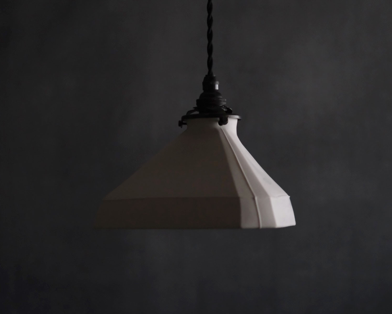 Porcelain Pendant - Triangle L (Close)