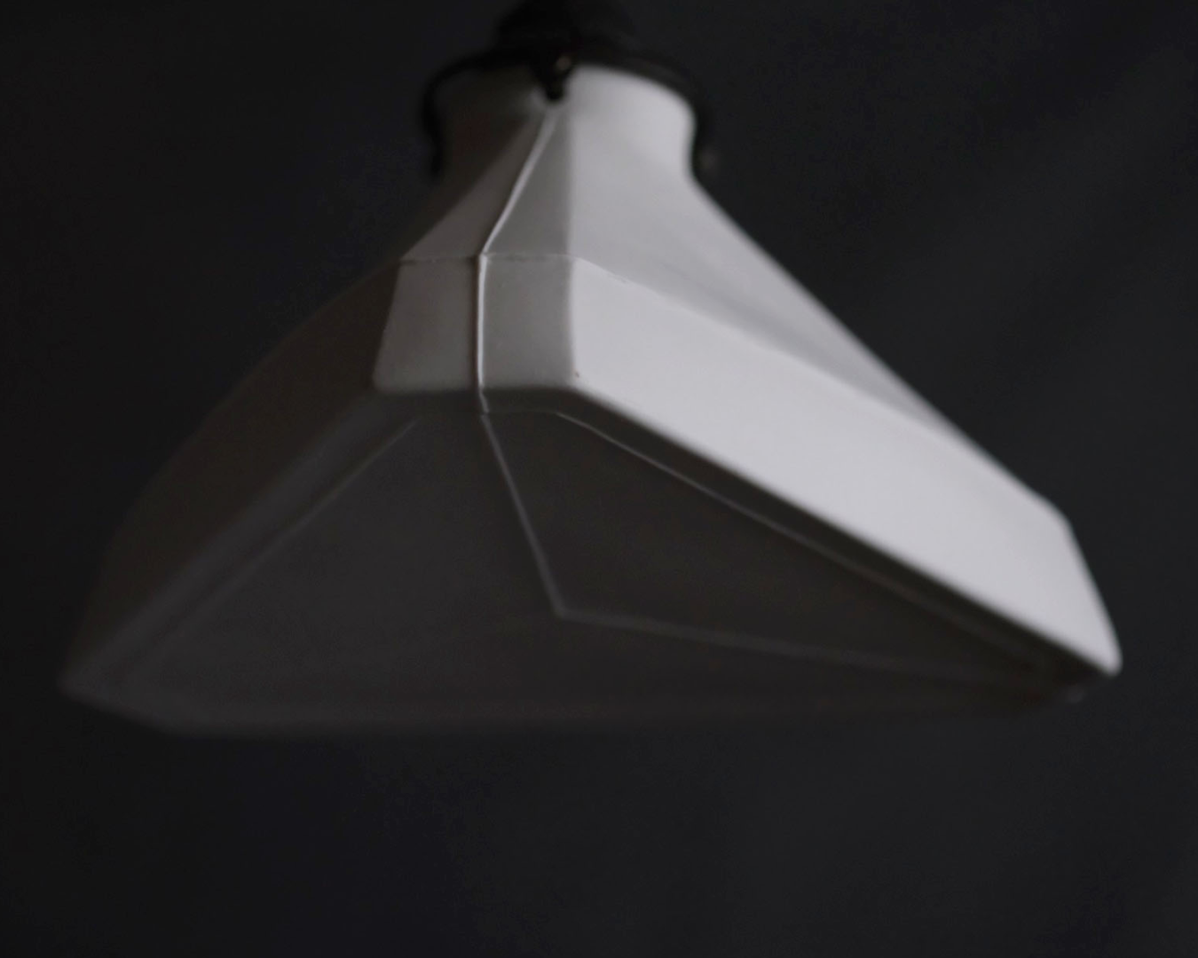 Porcelain Pendant - Triangle L (Close)