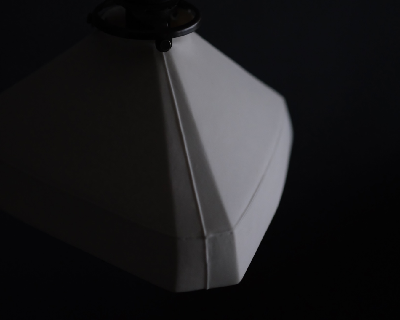 Porcelain Pendant - Triangle L (Close)