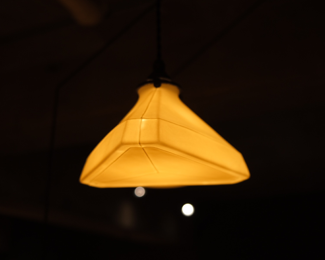 Porcelain Pendant - Triangle L (Close)