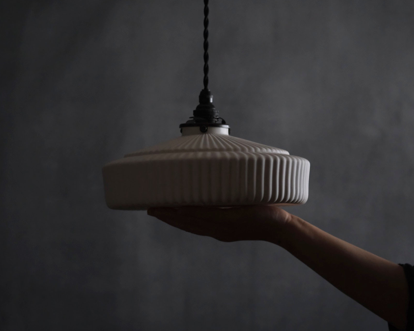 Porcelain Pendant - Wheel L (Close)