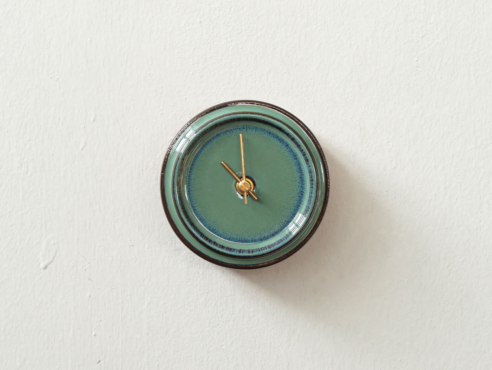 Sugy Two Way Clock - Ao Namako Glaze